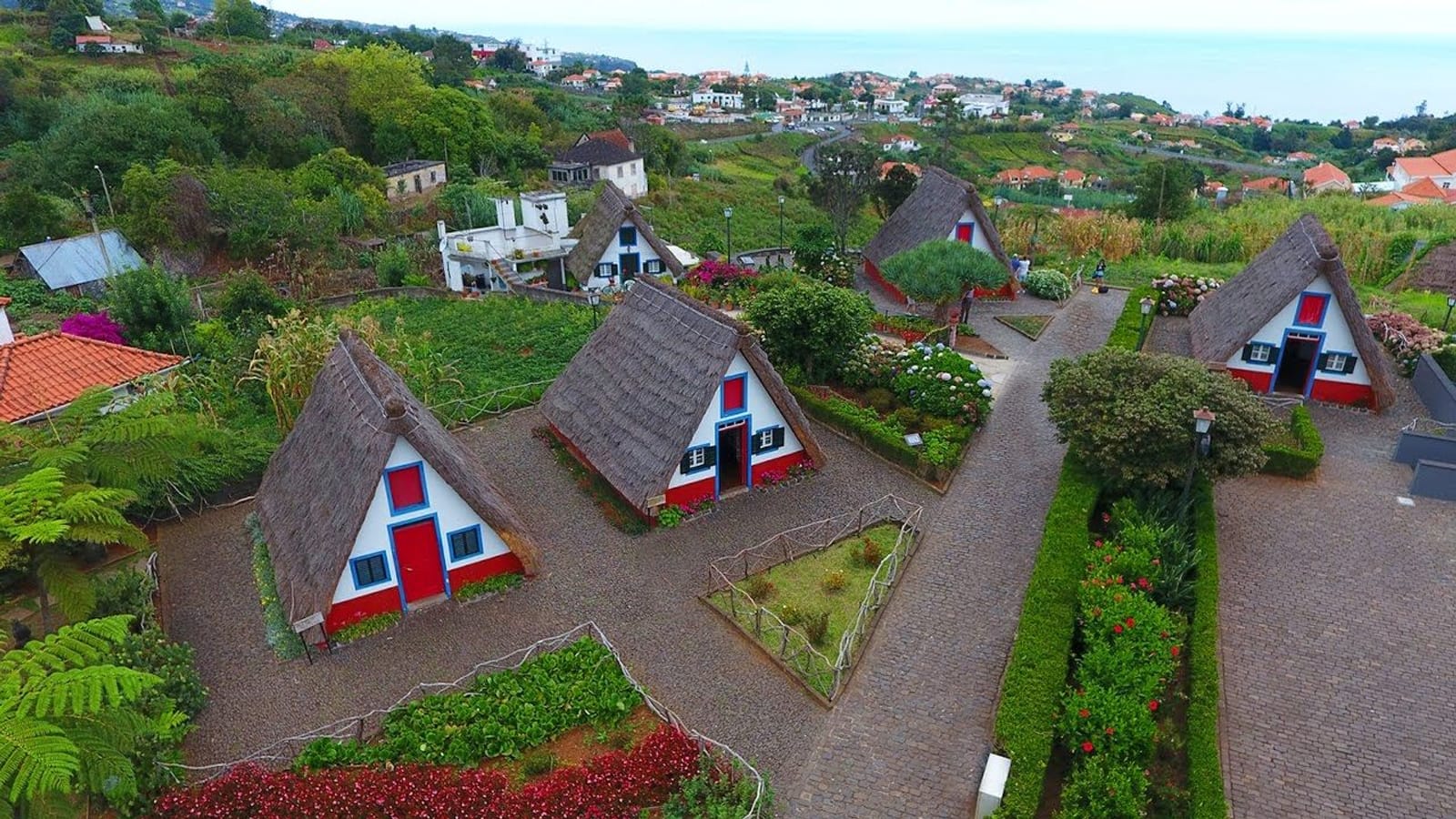 Casas tradicionais de colmo em Santana, Madeira